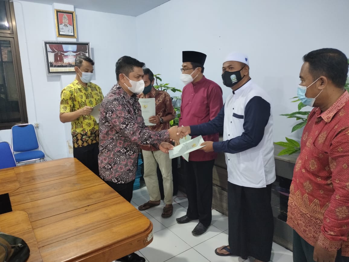 Kantor ATR/BPN Bangkalan Serahkan SHM Kepada 4 Yayasan