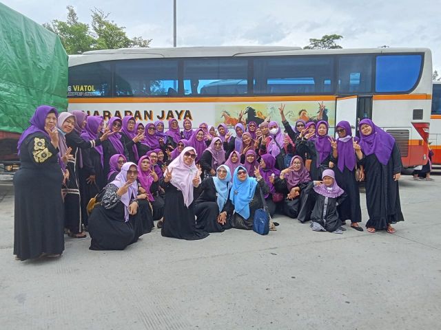 PC Muslimat NU Surabaya Kerahkan 102 Bis Untuk Hadiri Harlah Ke-78