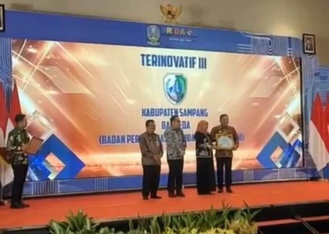 Kabupaten Sampang Meraih terinovatif lll lnotek Aword Jawa Timur 